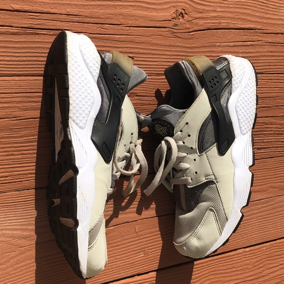 Nike Air Hurache Tan Low - Picture 2 of 3